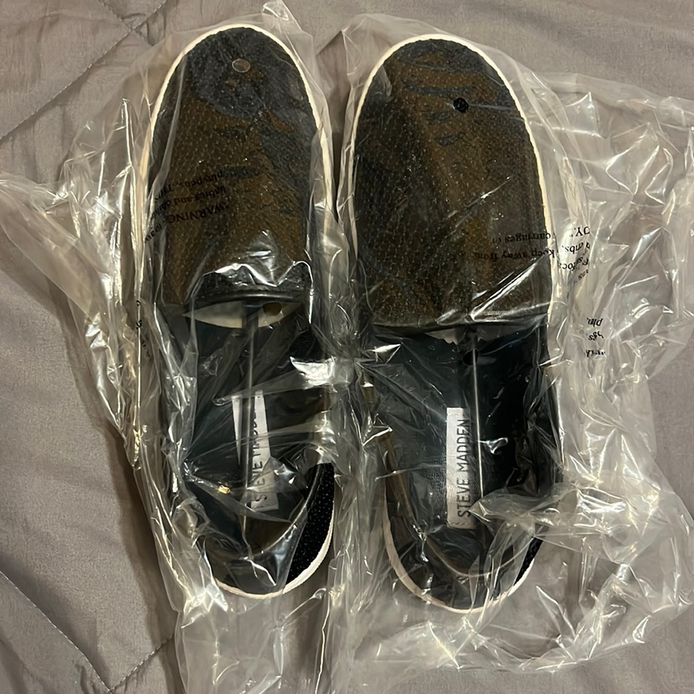 Brand New Steve Madden Black Slip on sneakers